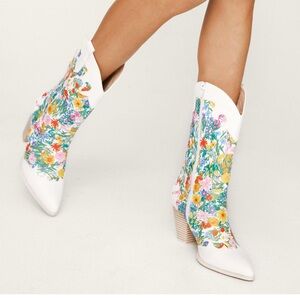 Nastygal floral boots, size 5 SOLD OUT!!!!!!